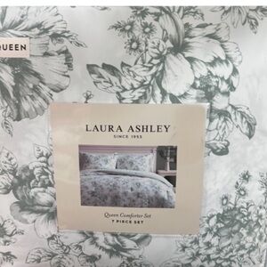 Laura Ashley Floral Green and White 7 Piece Queen Comforter Set 92”x96”
